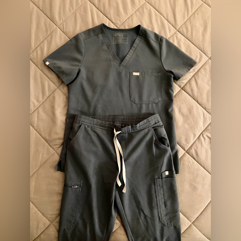 Figs scrub set